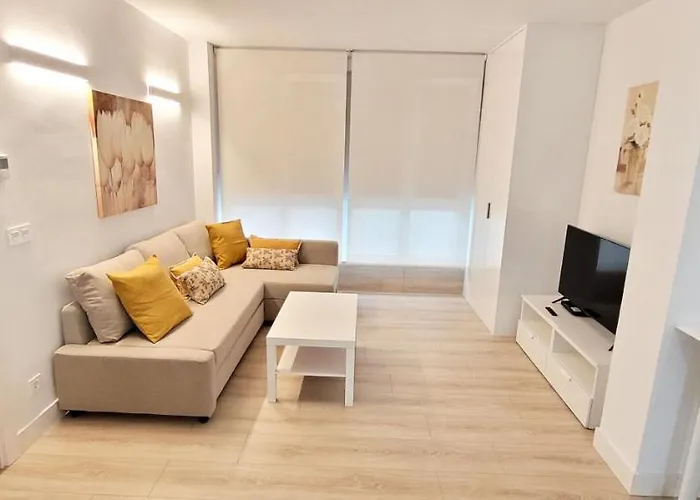 Cozy White Home In Getxo